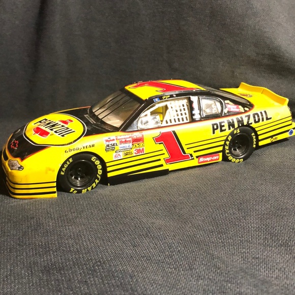 NASCAR Steve Park #1 2002 car - Picture 1 of 9